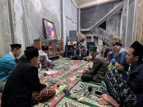 Ngaji Kitab Karya Imam Ghazali ala Pasaran AMRI Karangtengah Banjarnegara