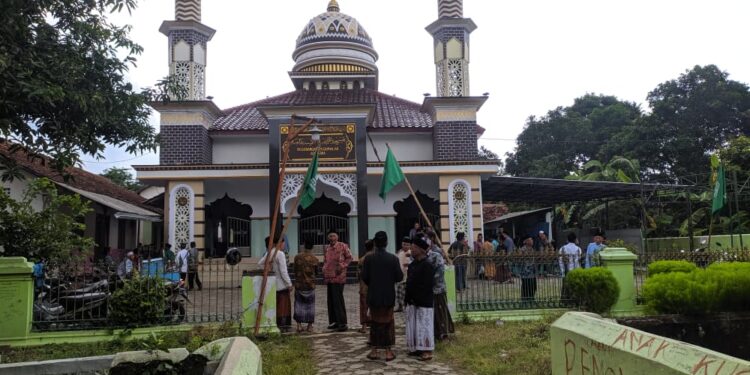 Obor Rifaiyah Tegal: K. Tawan, K. Mukmin