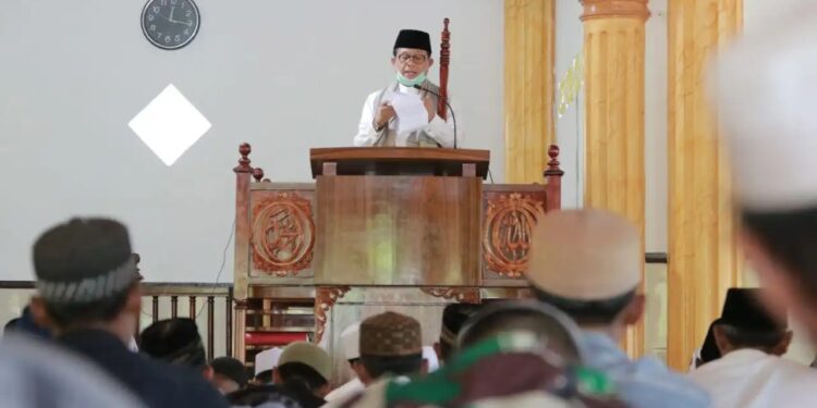 Khutbah Jumat: Menghidupkan Kembali Kehangatan Silaturahim di Era Digital