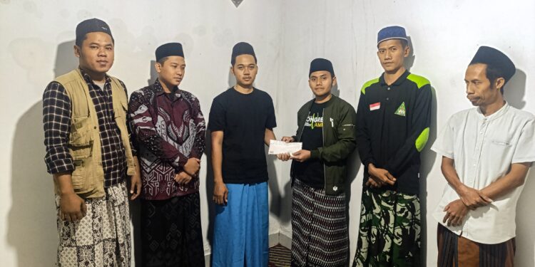 AMRI Ranting Baturejo Bergerak Cepat Bantu Korban Kebakaran di Sukolilo, Pati