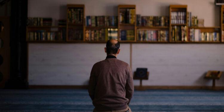 Sorogan di Hadapan Rabb: Berguru Tanpa Hijab