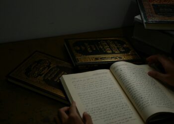 Menyelami Samudra Ilmu dan Makrifat: Jalan Akal Menuju Cahaya Hati