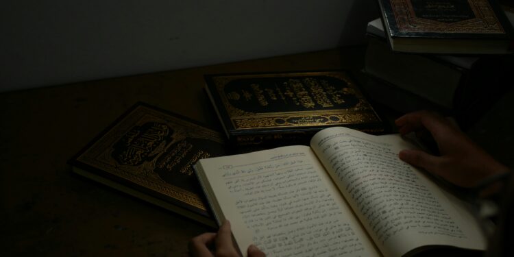 Menyelami Samudra Ilmu dan Makrifat: Jalan Akal Menuju Cahaya Hati