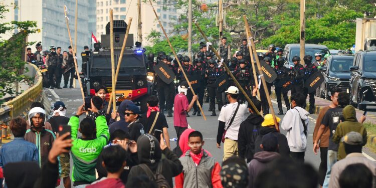 Demokrasi Indonesia sudah busuk