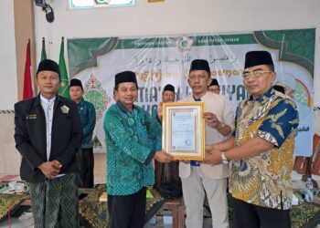 Perkuat Legalitas, PD Rifa’iyah Demak Terima SPKO Ormas dari BAKESBANGPOL di Acara Selapanan