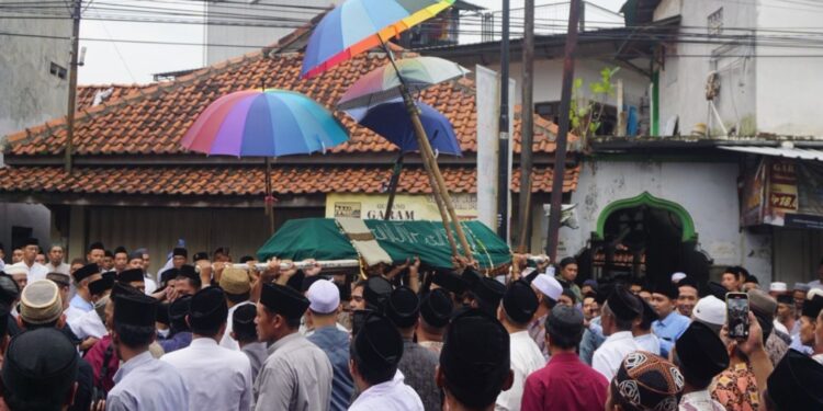 Pemakaman KH Ahmad Izzudidin