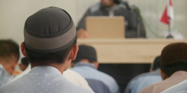 Khutbah Jumat kehormatan dan kemandirian mukmin