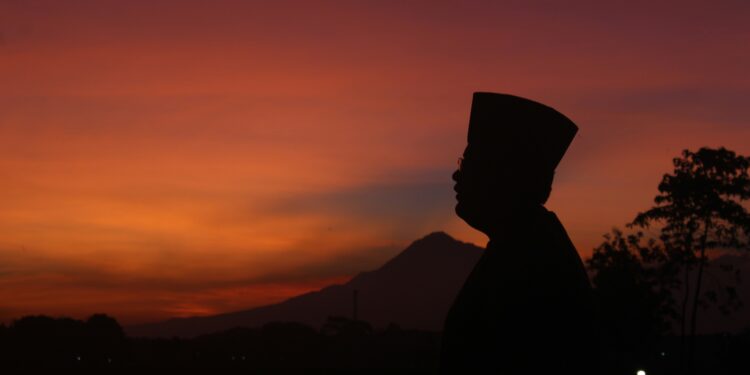 Alim yang Adil: Tanggung Jawab Ilmu di Tengah Keterbatasan