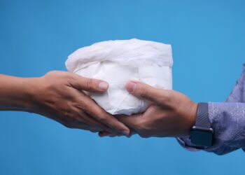 Sahkah Zakat Diberikan kepada Mustahiq yang Meninggalkan Salat?