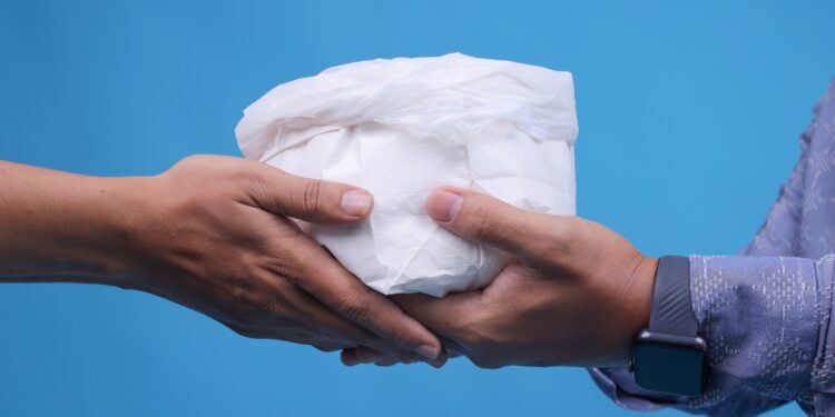 Sahkah Zakat Diberikan kepada Mustahiq yang Meninggalkan Salat?