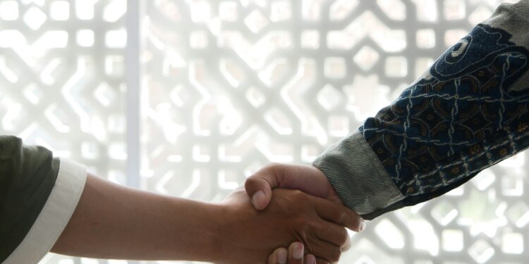 Belajar Kelas Sosial dari Cara Kita Berjabat Tangan