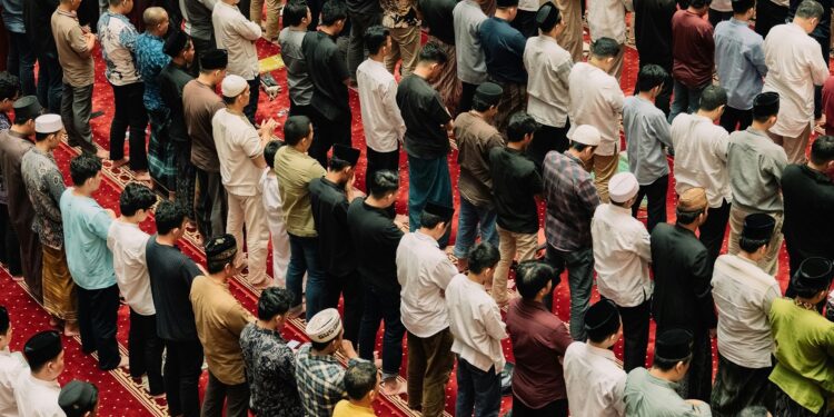 Sahkah Salat Tarawih Dua atau Empat Rakaat Saja?