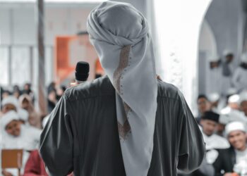 Kritik untuk Alim yang Haus Pujian