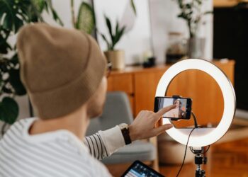 Zakat Penghasilan Kreator Konten dalam Perspektif Fikih