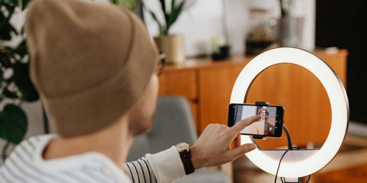 Zakat Penghasilan Kreator Konten dalam Perspektif Fikih