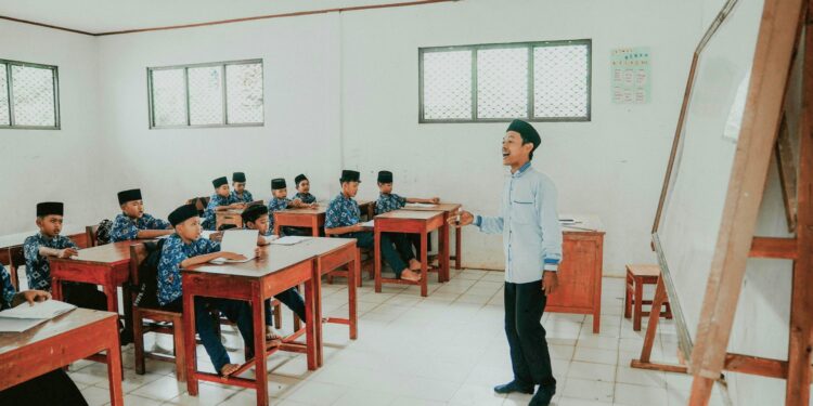 Kesejahteraan Guru Honorer dan Solusi Kemandirian ala Rifa’iyah