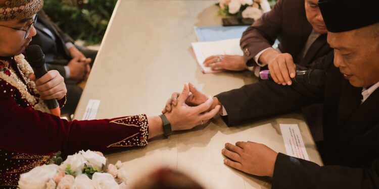 Siapa yang Layak Menjadi Saksi Nikah dalam Islam?