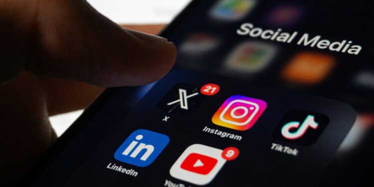 Etika Bermedia Sosial Dalam Perspektif Al-Qur’an
