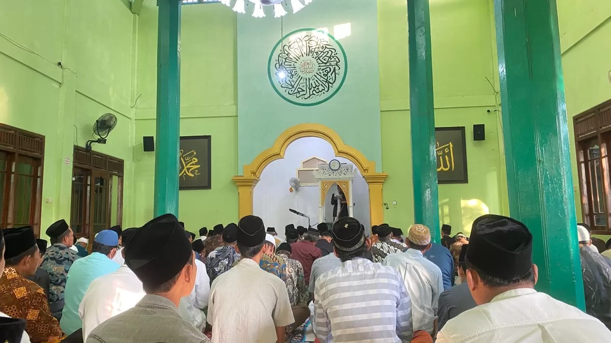 Khutbah Jumat: Mengokohkan Ibadah dengan Ilmu dan Menguji Keikhlasan Hati