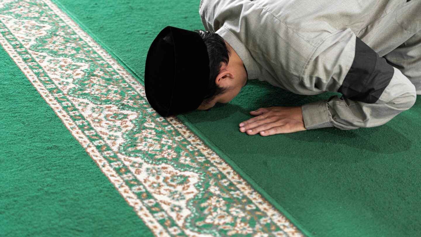 Sujud: Puncak Kedekatan Hamba Kepada Tuhan