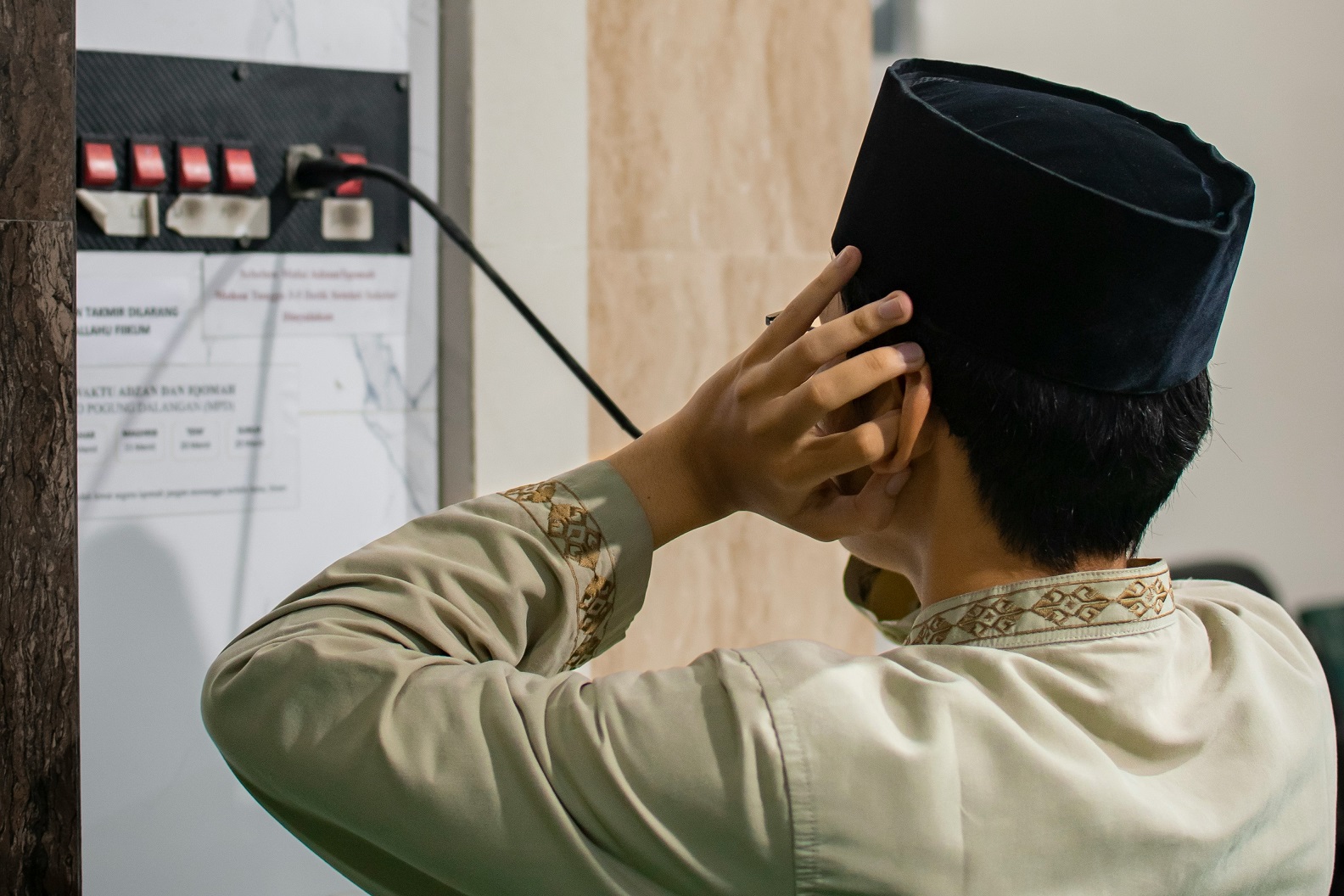 Hukum Wanita Mengumandangkan Adzan