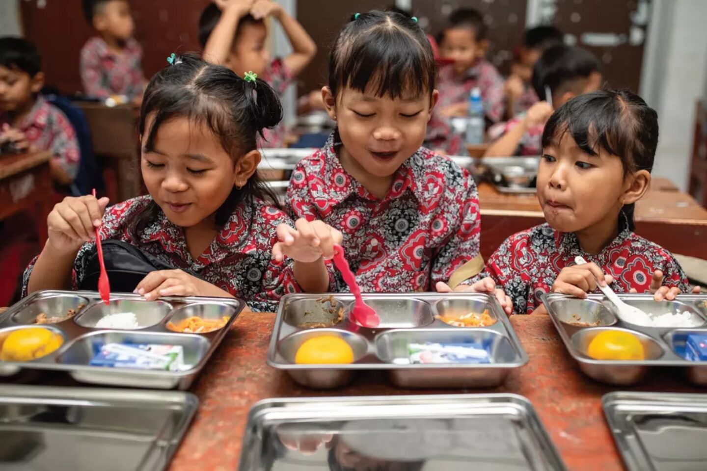 MBG: Program Strategis, Populis, atau Politis?